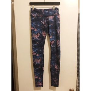 Lululemon printed wunder under tights - size 6